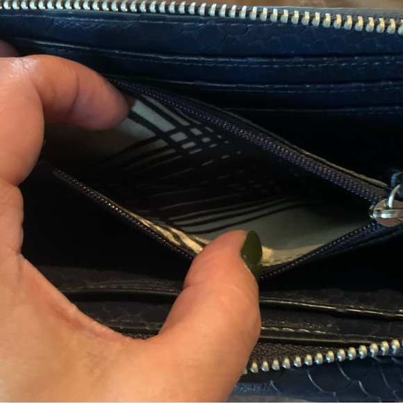 London Fog Wallet - Picture 6 of 13